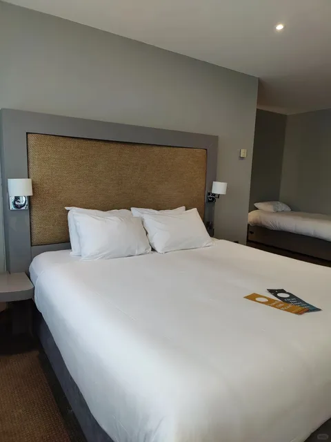 🇮🇪 Cork 4-Star Hotel Showdown: Radisson vs. Kingsley