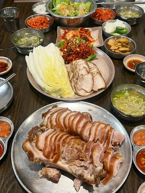 Restaurant Review | Korean Braised Pork Hock in LA 