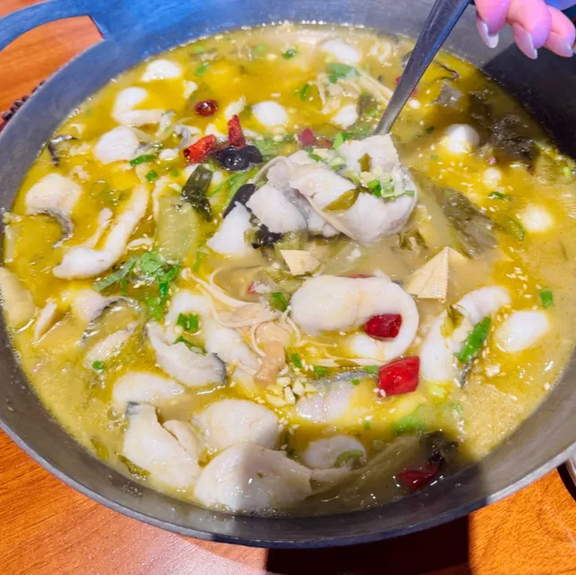Toronto's Must-Try Sichuan Cuisine! The Pickled Fish Will Blow Your Mi