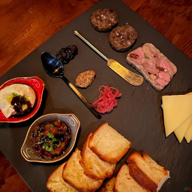 Mayla in Kingston – A Great Spot for Girls' Gatherings or Dates 😍