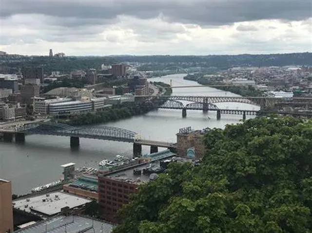  A Scenic Spot Offering Spectacular Views for Tourists: Grandview Over