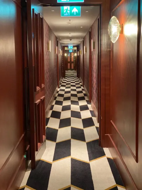 🌟 A Fashionably Informal Five-Star Hotel Experience! 🌟