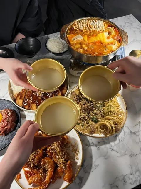 Pocha Sister Restaurant: A Must-Try! 🍔