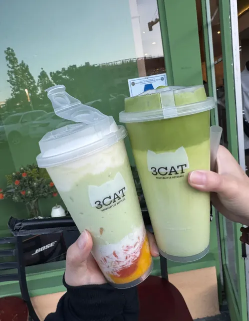 The Avocado Mango drink from 3Cat is such a great deal!