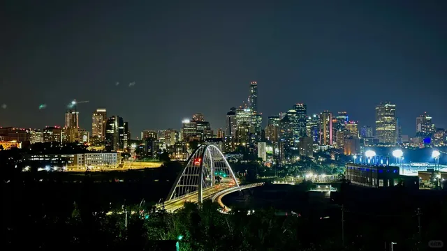 🇨🇦 Edmonton: A City That Stole My Heart With Its Quiet Charm 🌆💛