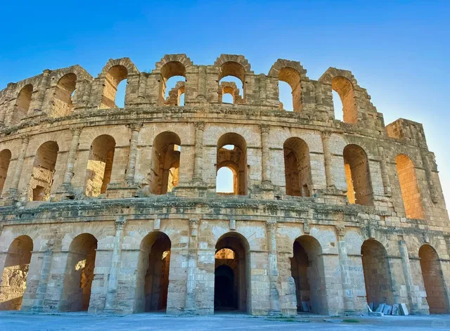 A Timeless Gladiatorial Spectacle 🏟️🌅（2）