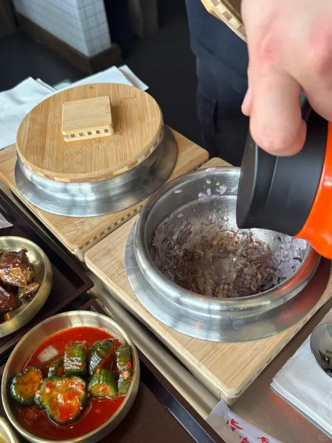 🇨🇦 Only in Chinatown: $20 Healthy Stone Pot Chestnut Rice Set!