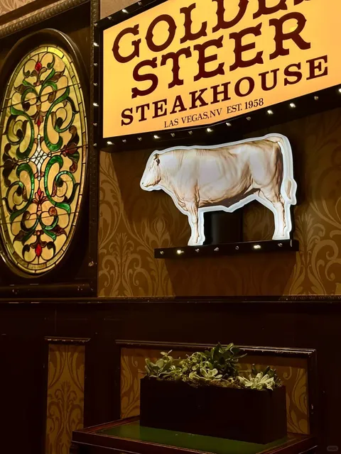 🇺🇸｜Golden Steer – One of the Best Steakhouses in Vegas! 🥩