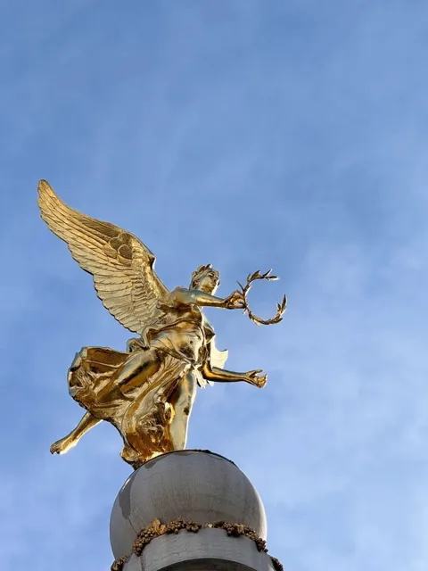 🇫🇷 Reims Adventure: From KFC Bathrooms to Dazzling Stained Glass 🍗➡