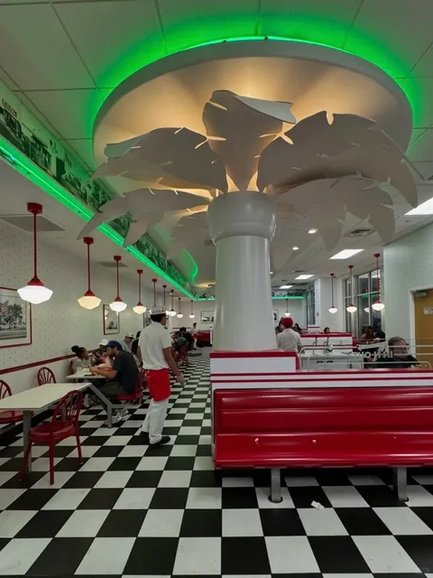 🇺🇸 Must-Try Burger Spot in Las Vegas! 🍔✨