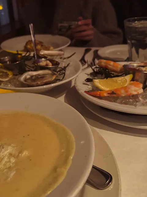 🦀 98% Crab Meat Crab Cakes in Baltimore !