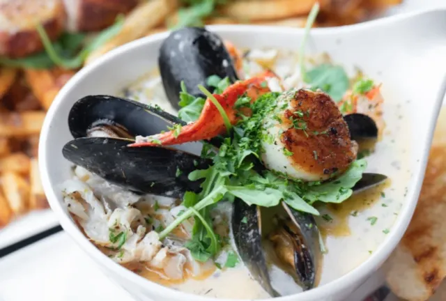 Halifax | Mahone Bay's Must-Try Seafood Spot 🦞🍲