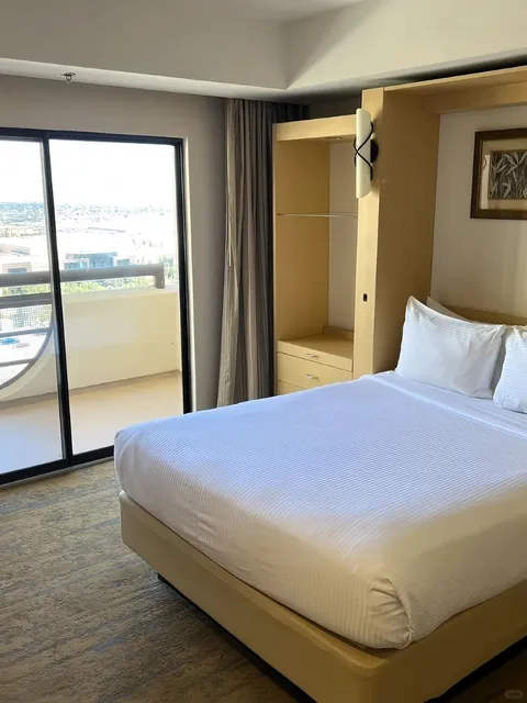 Affordable & Spacious Hotel Right on the Las Vegas Strip! 🎰