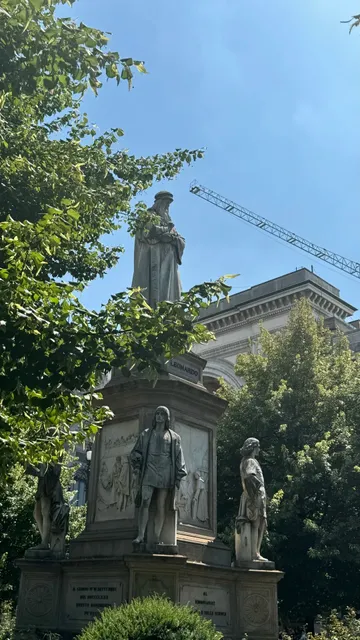 🇮🇹 Milano | A Power Walk Through Churches & Food ☕️