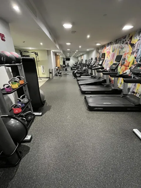 🏙️ A Quality Hotel in a Prime Location – With Tasty Breakfast! 🍳