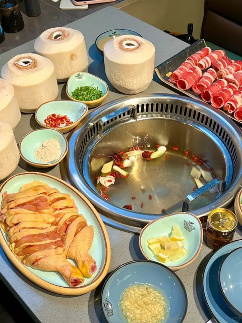 🇬🇧 Authentic Coconut Chicken Hot Pot in London! 🥥🐔✨