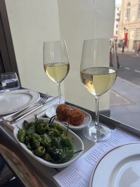 🇬🇧 Finally! Great Food in the UK's Culinary Desert! 🌸🍴