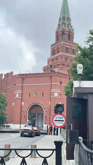 Moscow Travel & Accommodation Guide 🏨✈️