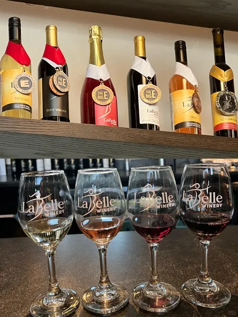  A Circle of Wineries in NH for Fruit Wine and Grape Wine Tasting 🍷