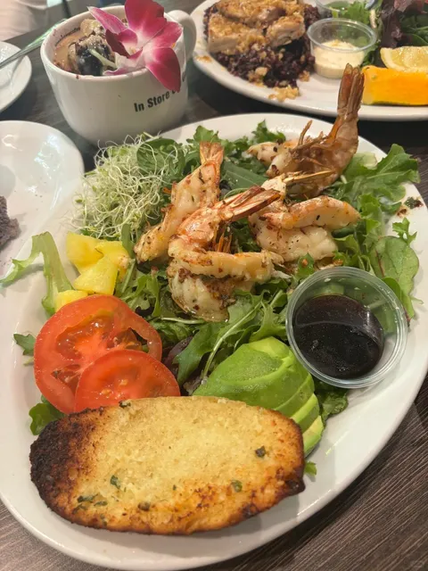 Honolulu, Hawaii 🌺 A Brunch So Good I Ate Here Two Days in a Row! 🍍