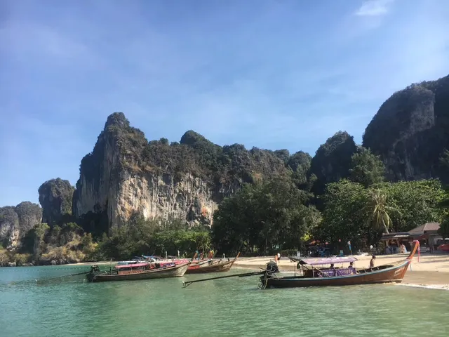 Railay Beach, Thailand 🇹🇭 - A Paradise for Nature Lovers & Adventure