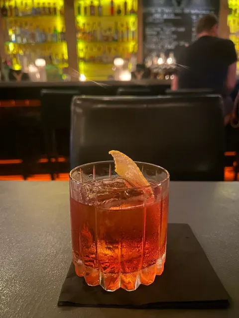 A Friendly Bar – And the Tempura Shrimp is a Must! 🍤✨