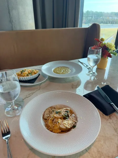 Atlanta’s Hidden Gems: Chapels, Towns & Tastings! ⛪️🐬