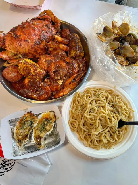 East Bay's Hidden Gem for Seafood Lovers: A Hands-On Feast! 🦀🔥