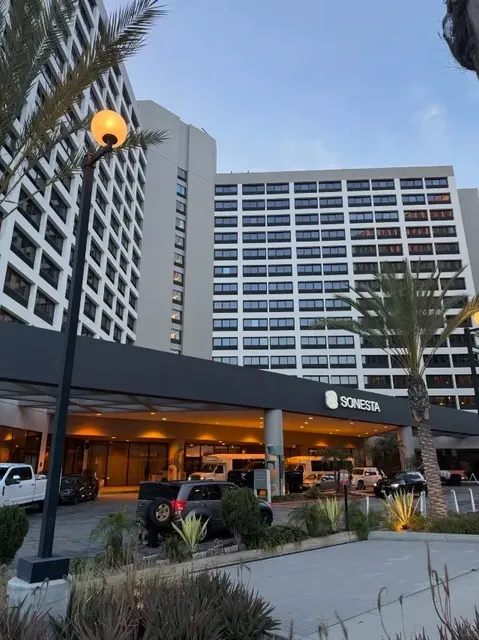 🇺🇸 Los Angeles Airport Hotel! Just 5 Minutes to the Terminal ✈️