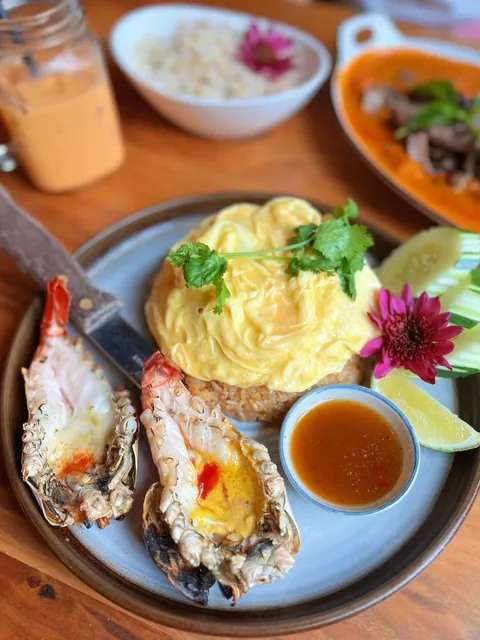 ​​Seattle | 🍛 This Thai Restaurant’s Fried Rice is LIFE-CHANGING!​​