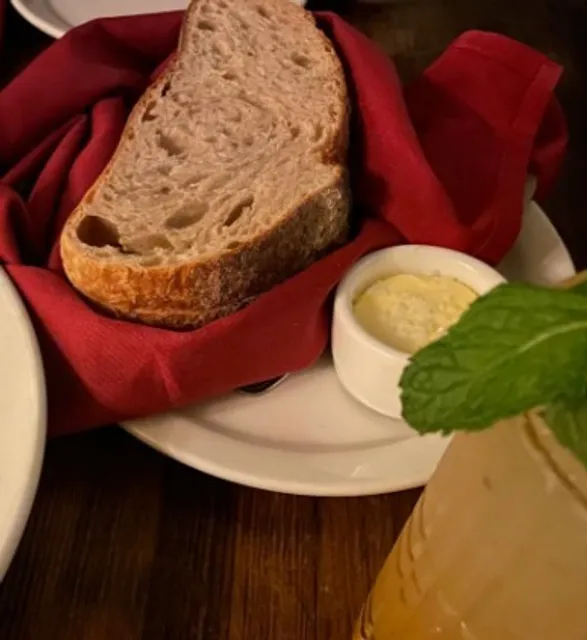 🥃 Repeal 33 | A Prohibition-Inspired Oasis Near SCAD