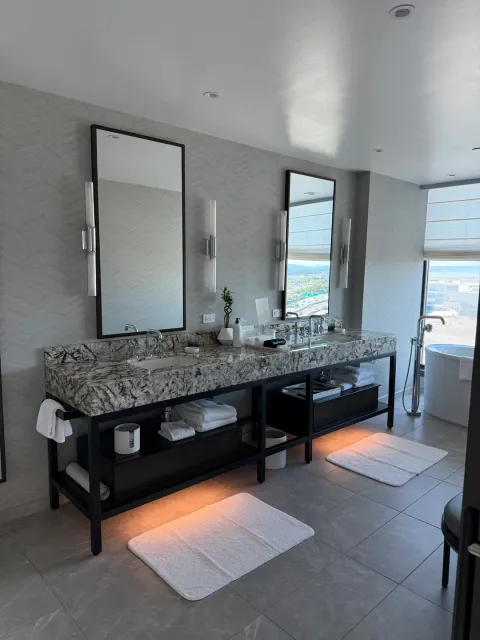 An Amazing Airport Hotel with Stunning Views! ✈️🌃