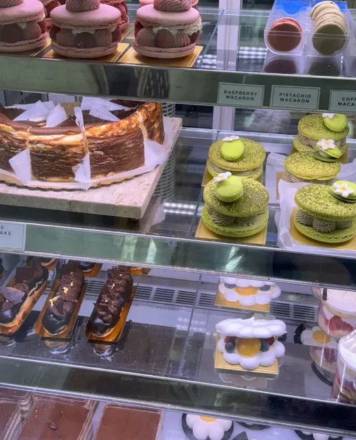 Boston Brookline delicious and beautiful 😻 small cakes and breads