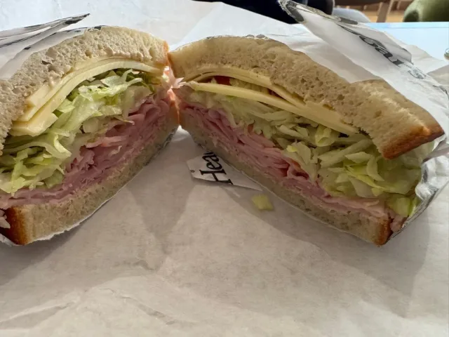 🥪 Delicious Sandwiches at a Downtown Deli! 🥪