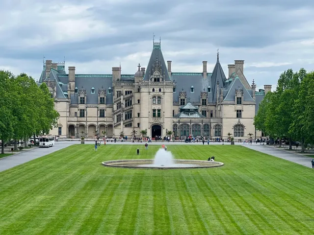 Asheville Travel Guide: The Ultimate Itinerary for This Artsy NC Town 