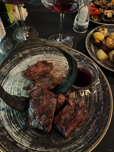 Turin's Super Delicious Steak House 🍽️