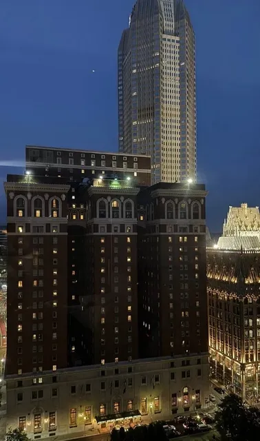 🏨 Embassy Suites Pittsburgh - Downtown's Best Value Secret! 💎