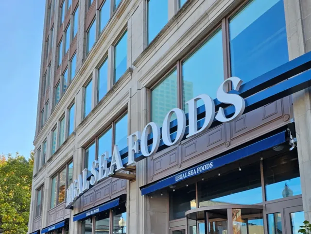 Boston Legal Seafood Dining Experience 🦞