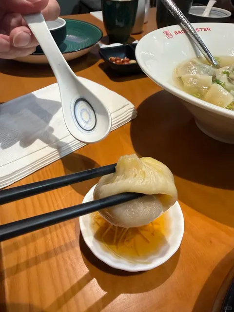 🇺🇸 LA Alert‼️ Giant Crab Roe & Kurobuta Soup Dumpling for $8.98‼️ 🥟