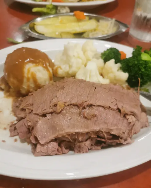 Sherman’s Deli & Bakery | Palm Springs’ Hidden Jewish Gem 🥯🥩  