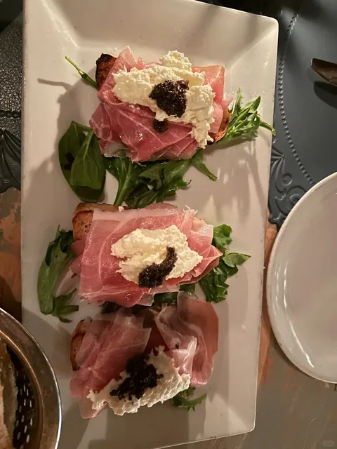 🍝✨ Found the Perfect Spot for a Beautiful Meal in Miami! ✨🍷