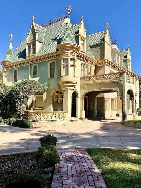 Los Angeles! Must-Visit Vintage Romantic Castle 🏰✨