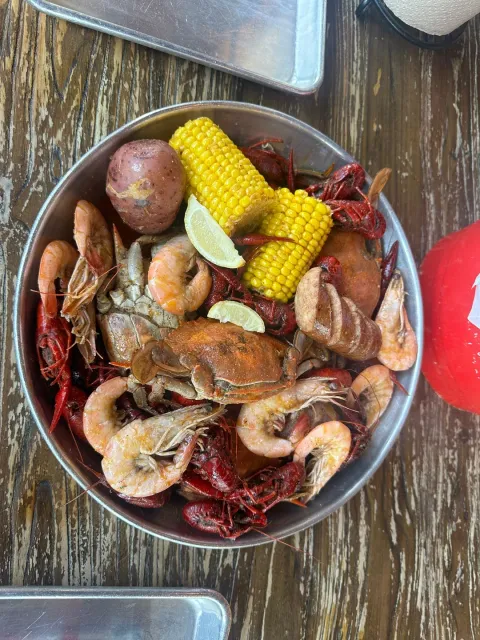 Great Food & Fun Experience! 🦀😋