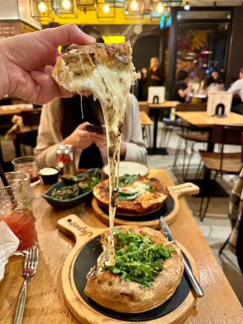 London | Ultimate Satisfaction from Cheese Pizza 🧀 with Crazy Stretchy Cheese 😌