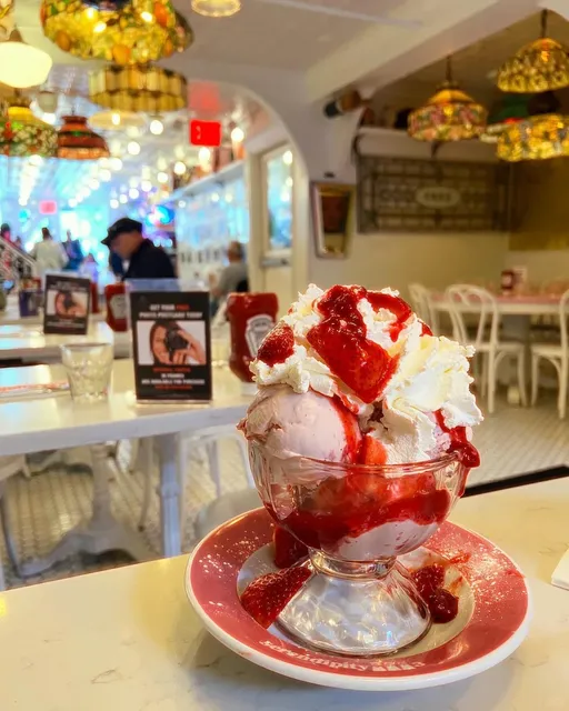 New York’s Fairy Tale Restaurant! Transform into a Princess 