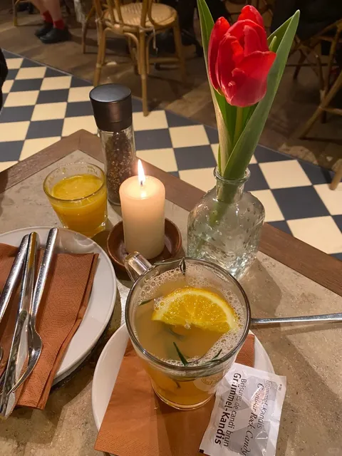 🇩🇪 Nobody warned me the portions would be THIS huge!! 😇