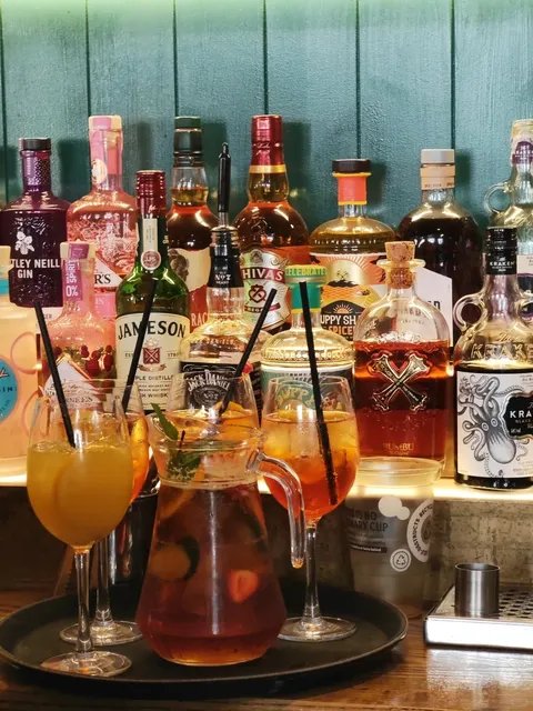 London, UK，Sometimes the Best Bars Are the Ones You Stumble Upon! 🍻✨