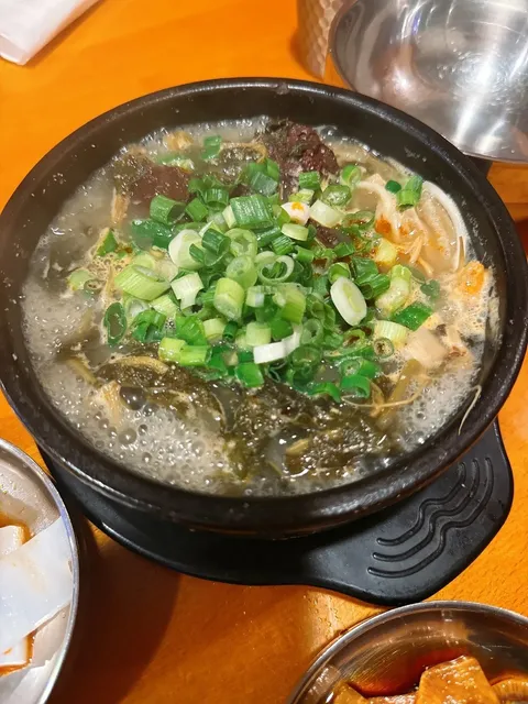 📍South Seattle | Korean Braised Pork Hocks & Steaming Soup