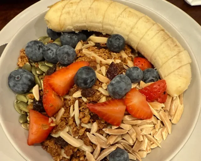 🇨🇦 Victoria's Food Journal  The Ruby on Johnson