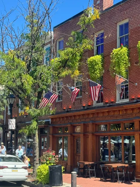 Baltimore | Inner Harbor Food & Stroll